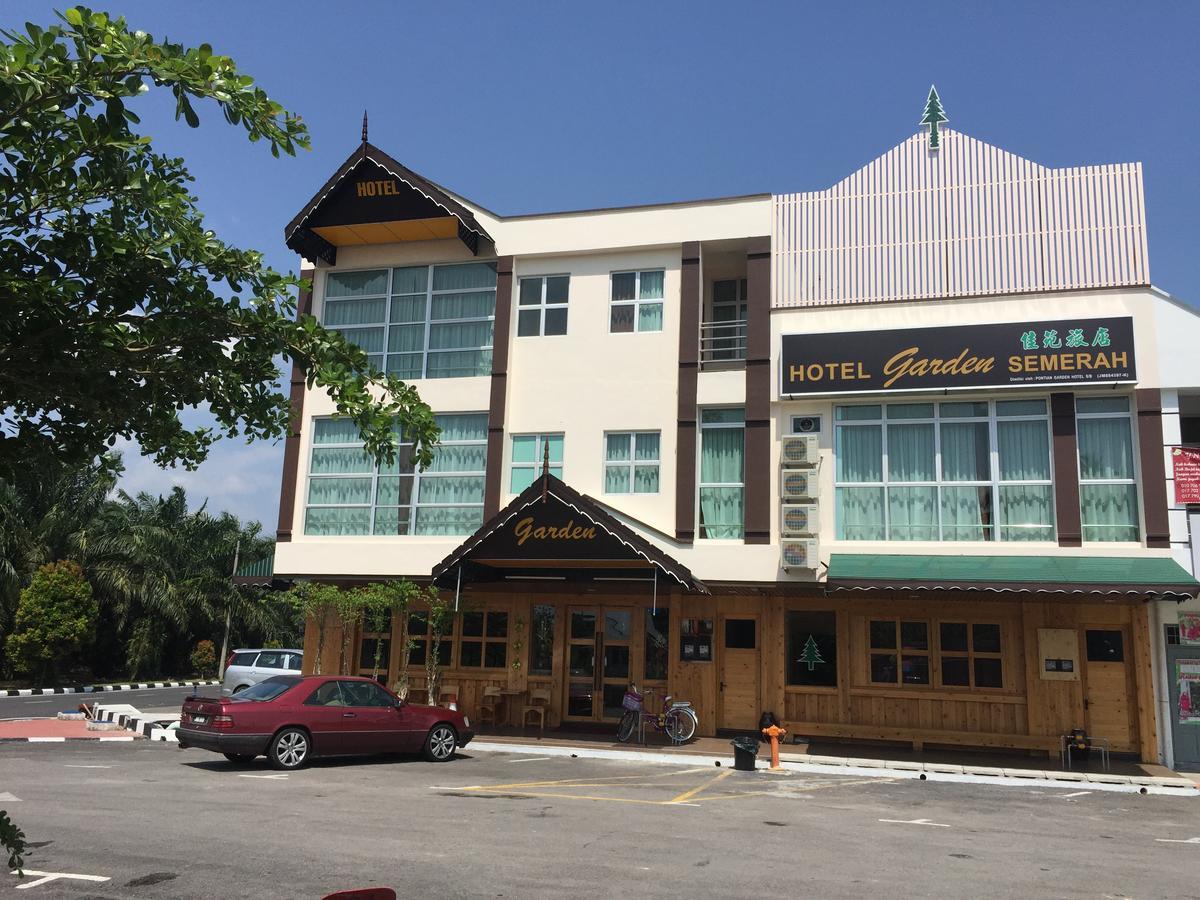 Semerah Garden Hotel Pontian Kecil Kültér fotó