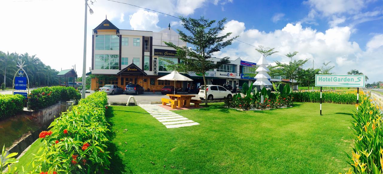 Semerah Garden Hotel Pontian Kecil Kültér fotó